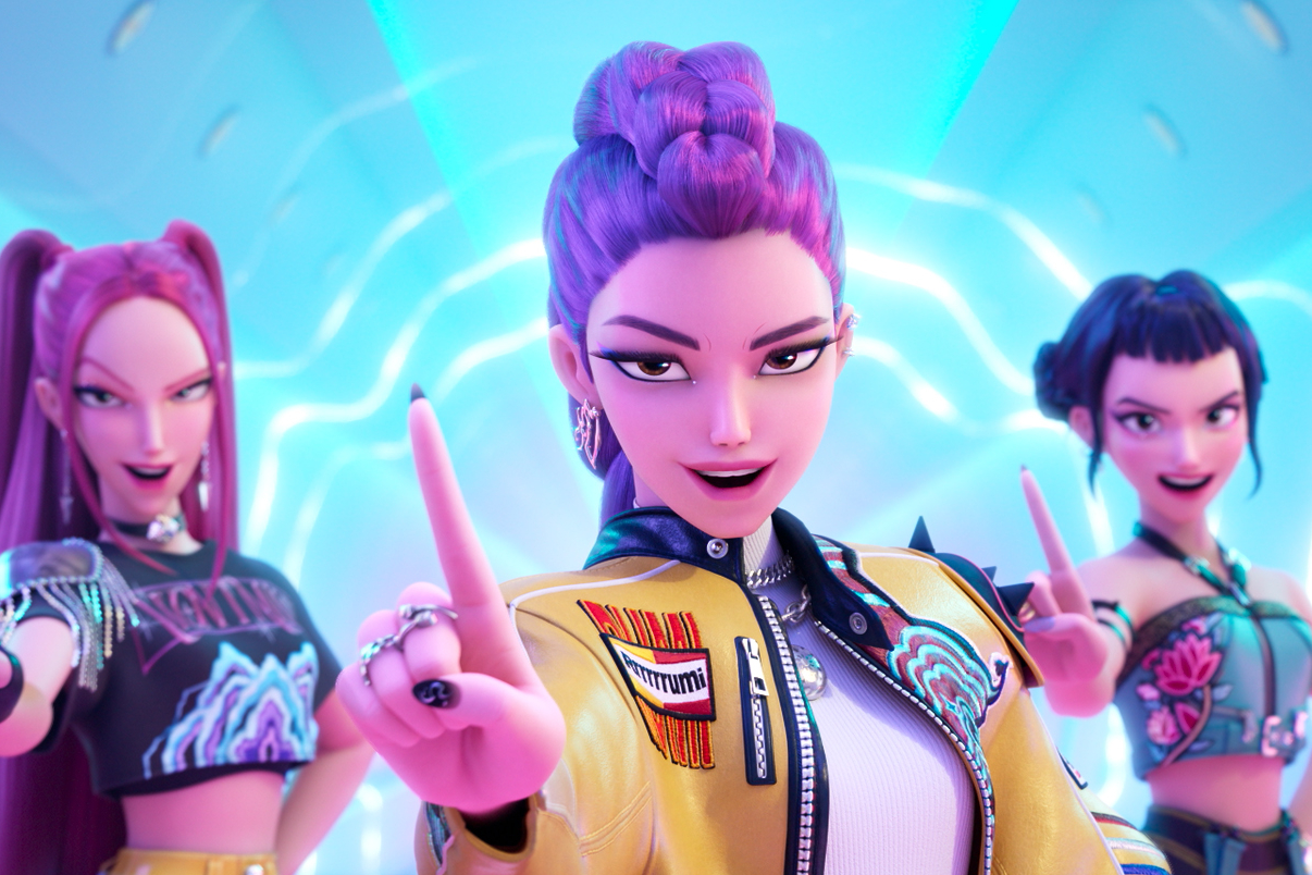 Netflix teve uma queda em seus lucros no último trimestre devido ao Brasil 1 Cena do filme KPop Demon Hunters mostrando três mulheres estilizadas em túnel de luz neon azul, figurinos coloridos e pose confiante